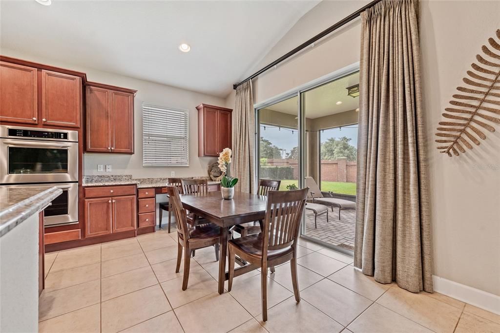 Activo con contrato: $689,990 (3 camas, 3 baños, 2527 Pies cuadrados)
