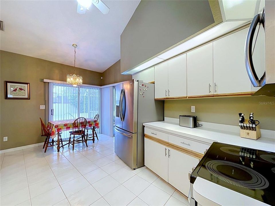 На продажу: $369,900 (4 спален, 2 ванн, 2245 Квадратных фут)