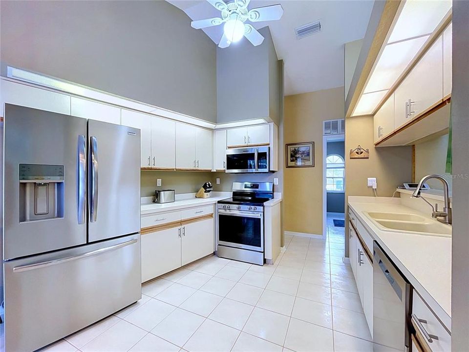 На продажу: $369,900 (4 спален, 2 ванн, 2245 Квадратных фут)