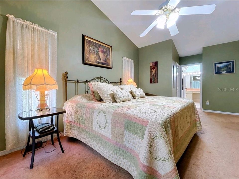 На продажу: $369,900 (4 спален, 2 ванн, 2245 Квадратных фут)