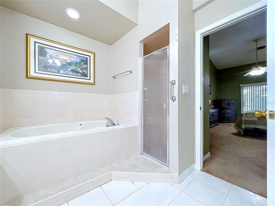 На продажу: $369,900 (4 спален, 2 ванн, 2245 Квадратных фут)
