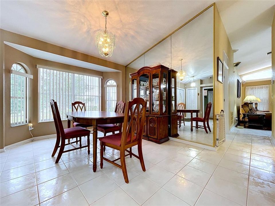На продажу: $369,900 (4 спален, 2 ванн, 2245 Квадратных фут)
