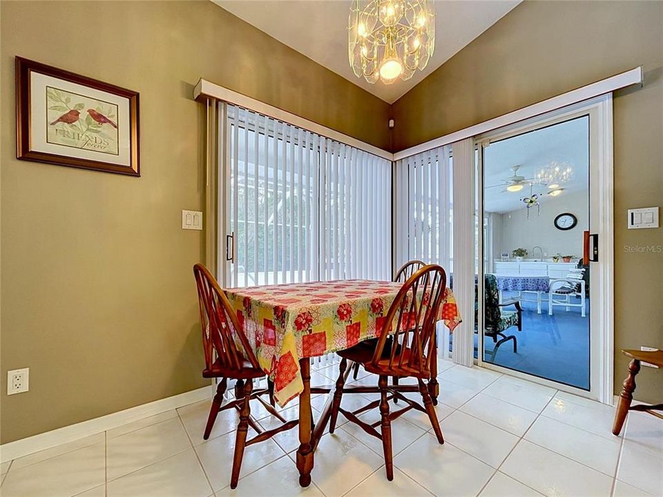 На продажу: $369,900 (4 спален, 2 ванн, 2245 Квадратных фут)