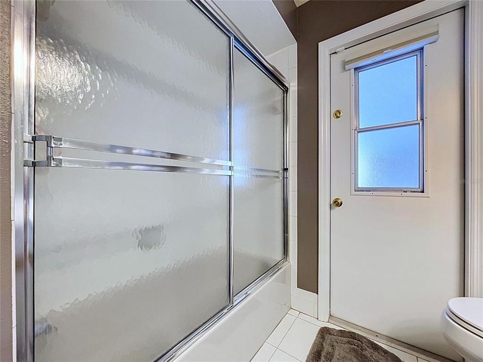На продажу: $369,900 (4 спален, 2 ванн, 2245 Квадратных фут)