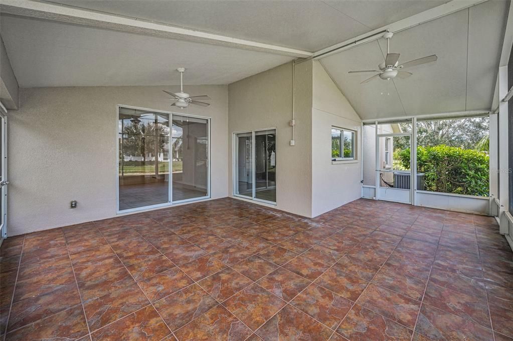 En Venta: $395,000 (3 camas, 2 baños, 2032 Pies cuadrados)