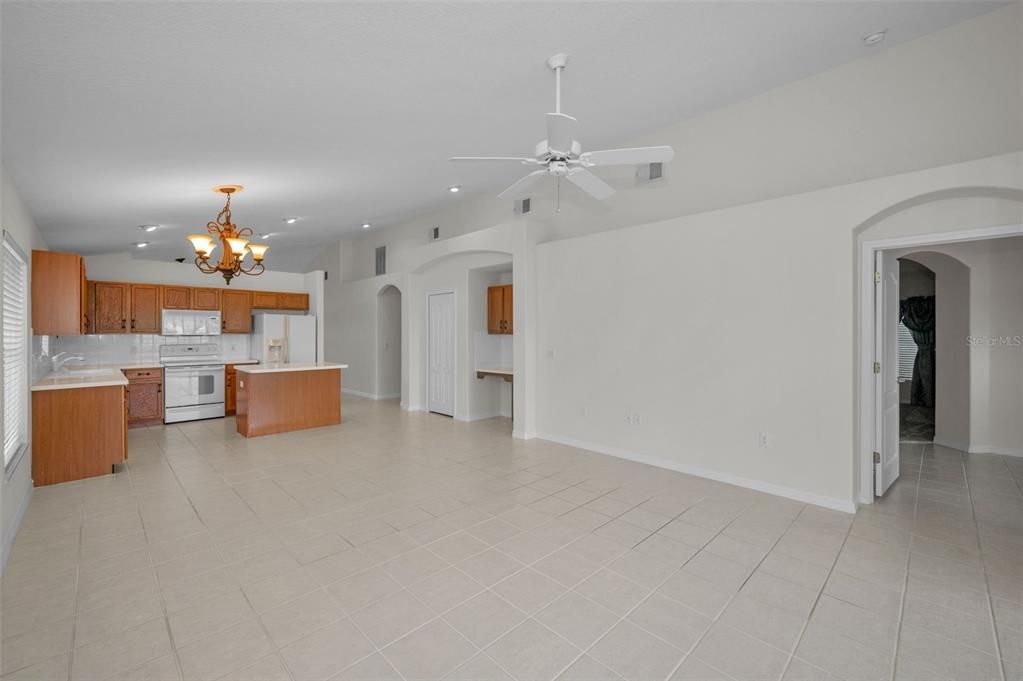 En Venta: $395,000 (3 camas, 2 baños, 2032 Pies cuadrados)