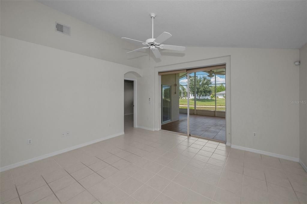 En Venta: $395,000 (3 camas, 2 baños, 2032 Pies cuadrados)