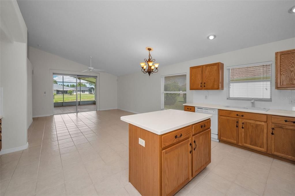 En Venta: $395,000 (3 camas, 2 baños, 2032 Pies cuadrados)