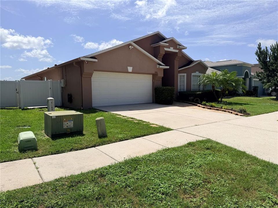 For Sale: $449,900 (4 beds, 3 baths, 1827 Square Feet)