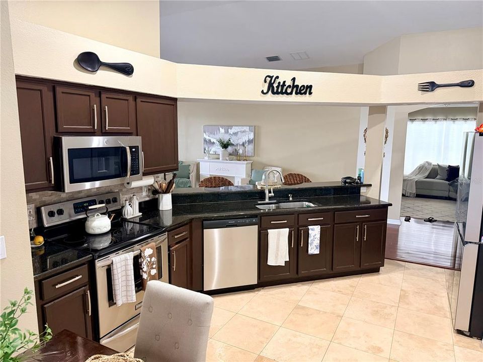 For Sale: $449,900 (4 beds, 3 baths, 1827 Square Feet)