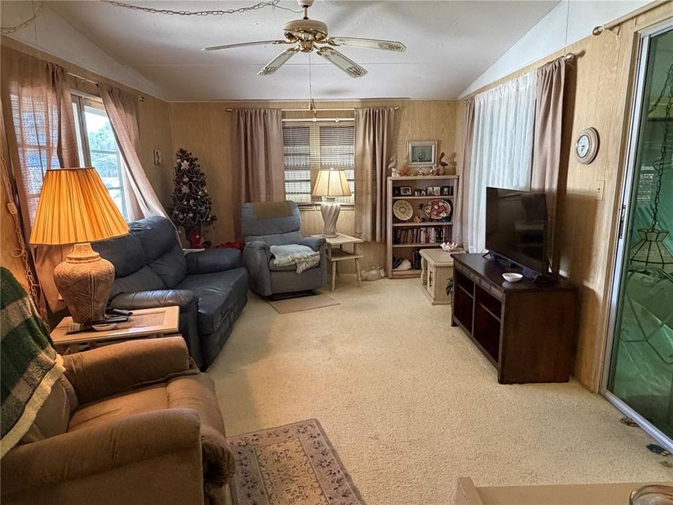 For Sale: $89,000 (1 beds, 1 baths, 552 Square Feet)