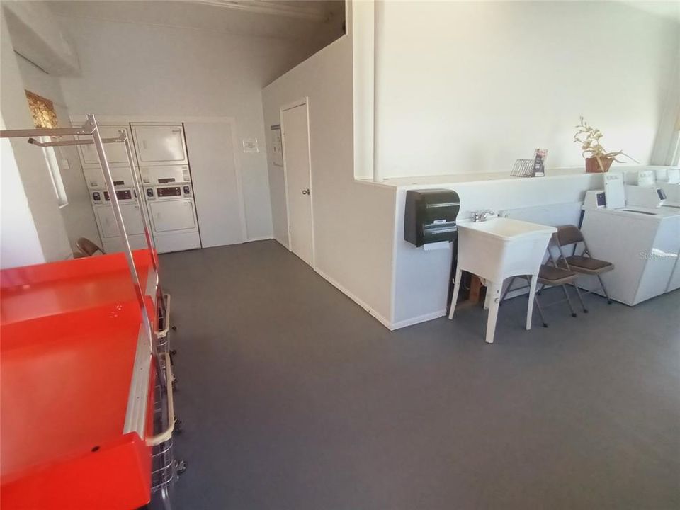 For Sale: $89,000 (1 beds, 1 baths, 552 Square Feet)