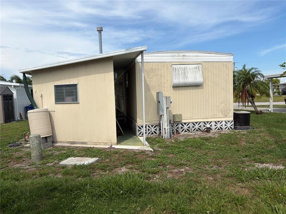 For Sale: $89,000 (1 beds, 1 baths, 552 Square Feet)