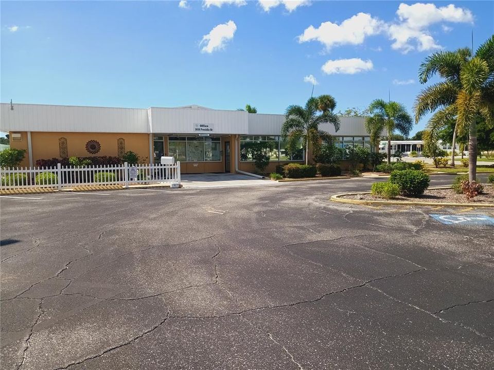 For Sale: $89,000 (1 beds, 1 baths, 552 Square Feet)