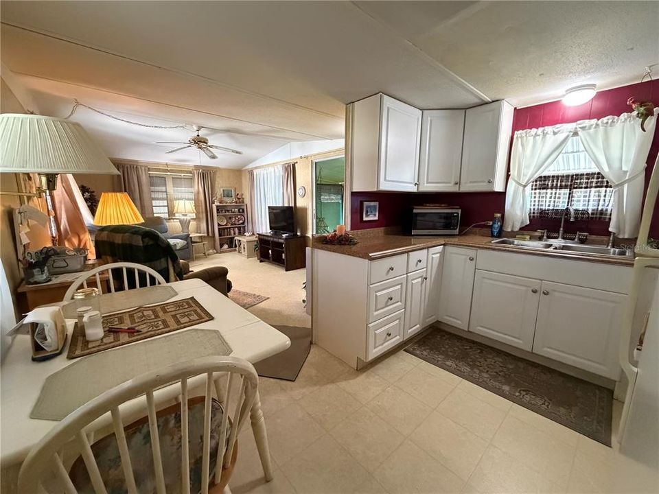 For Sale: $89,000 (1 beds, 1 baths, 552 Square Feet)