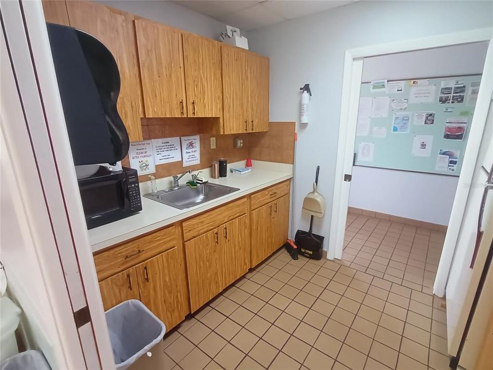 For Sale: $89,000 (1 beds, 1 baths, 552 Square Feet)