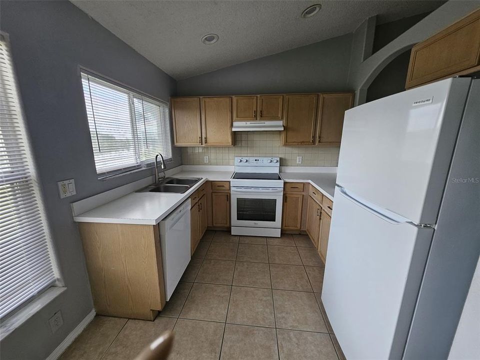 For Rent: $1,750 (3 beds, 2 baths, 1013 Square Feet)