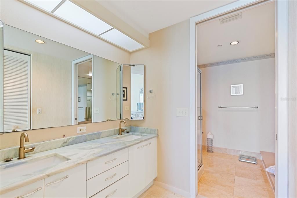 For Rent: $4,700 (2 beds, 2 baths, 1486 Square Feet)