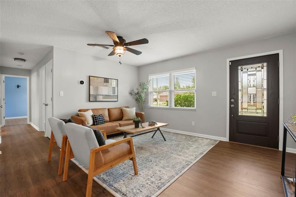 Activo con contrato: $370,000 (4 camas, 2 baños, 1224 Pies cuadrados)