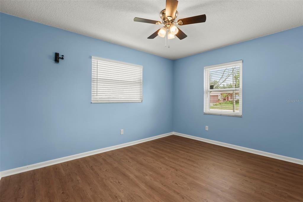 Activo con contrato: $370,000 (4 camas, 2 baños, 1224 Pies cuadrados)
