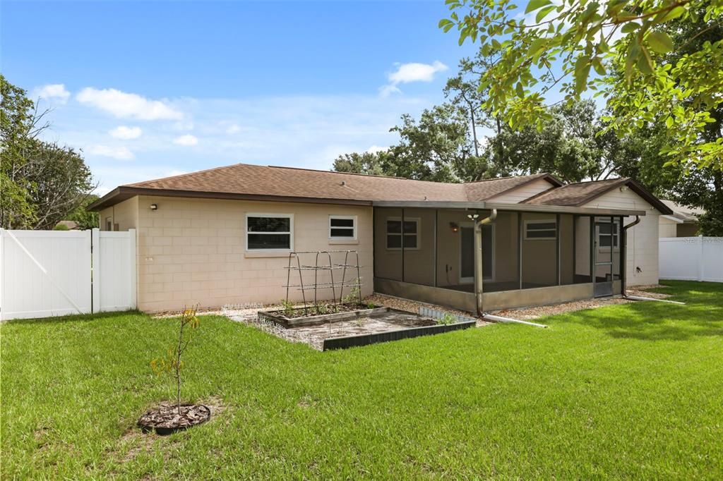 Activo con contrato: $370,000 (4 camas, 2 baños, 1224 Pies cuadrados)