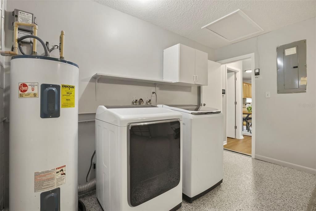Activo con contrato: $370,000 (4 camas, 2 baños, 1224 Pies cuadrados)