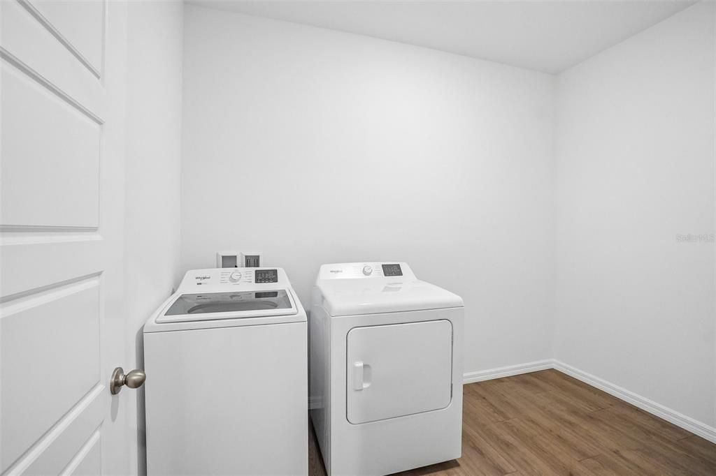 Activo con contrato: $408,700 (4 camas, 3 baños, 2336 Pies cuadrados)
