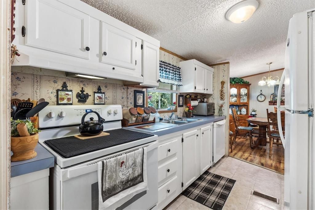 Active With Contract: $125,000 (3 beds, 2 baths, 1152 Square Feet)
