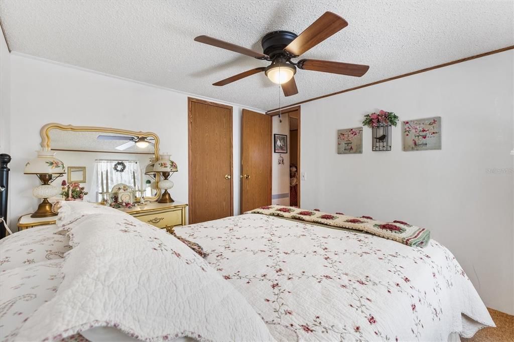 Active With Contract: $125,000 (3 beds, 2 baths, 1152 Square Feet)