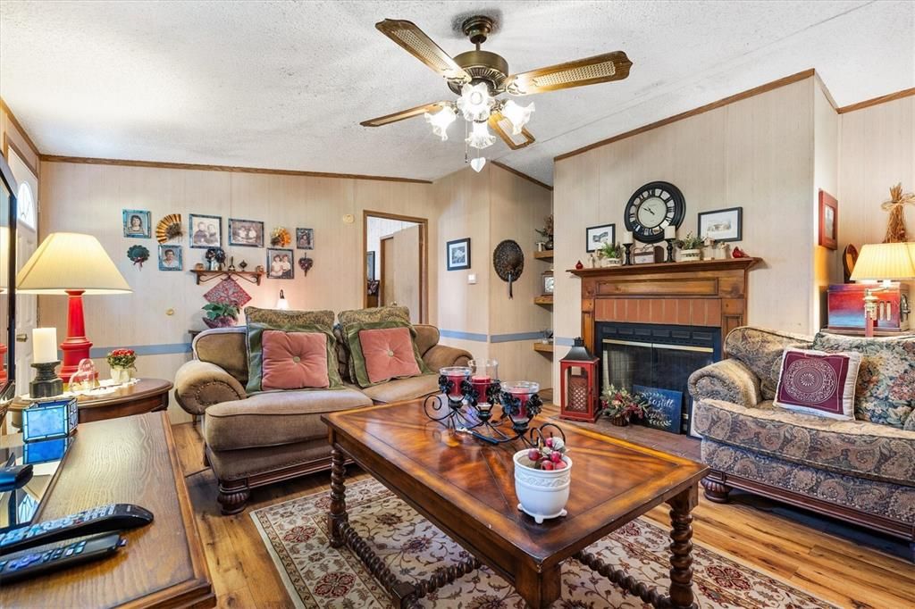Active With Contract: $125,000 (3 beds, 2 baths, 1152 Square Feet)