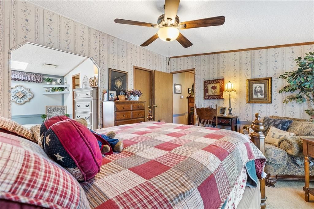 Active With Contract: $125,000 (3 beds, 2 baths, 1152 Square Feet)