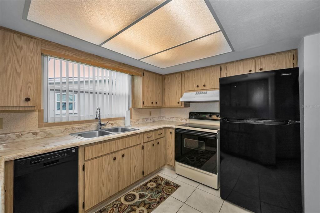 На продажу: $299,900 (3 спален, 2 ванн, 1672 Квадратных фут)