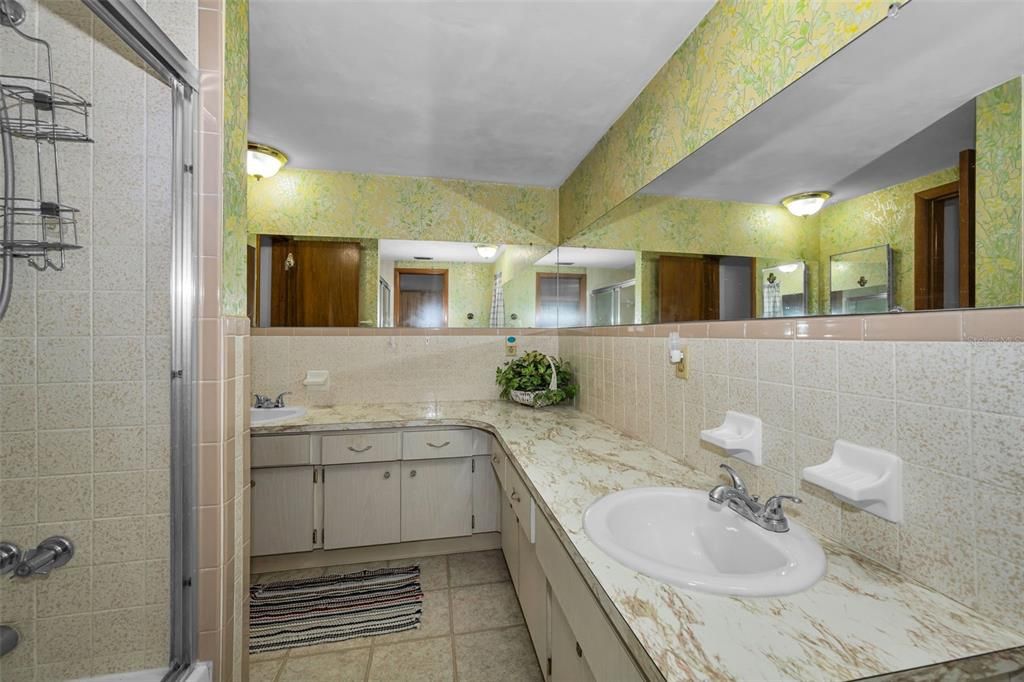 На продажу: $299,900 (3 спален, 2 ванн, 1672 Квадратных фут)
