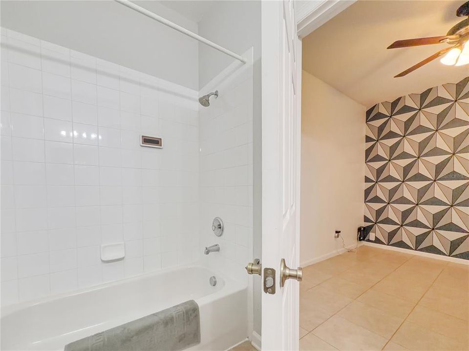 На продажу: $585,000 (6 спален, 3 ванн, 2368 Квадратных фут)
