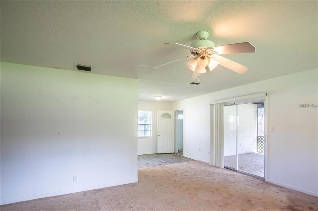 En Venta: $299,900 (0 camas, 0 baños, 1176 Pies cuadrados)