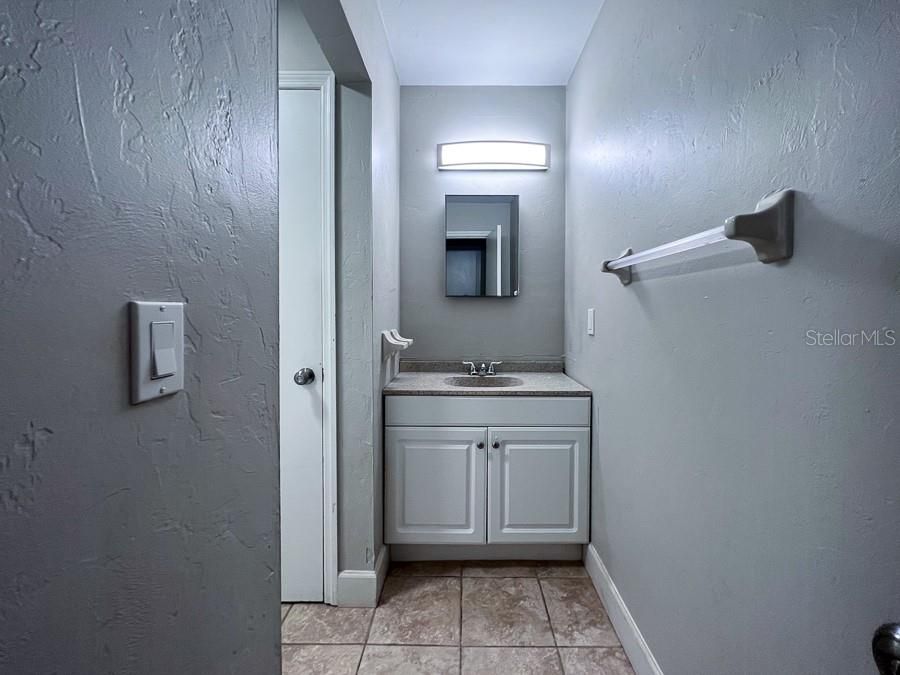 В аренду: $1,275 (2 спален, 1 ванн, 904 Квадратных фут)