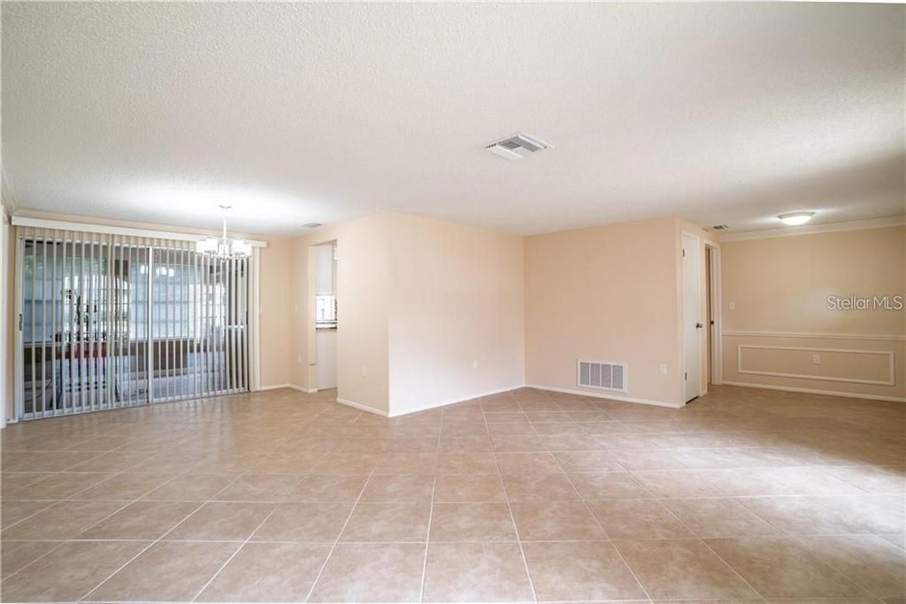 For Rent: $2,100 (3 beds, 2 baths, 1519 Square Feet)
