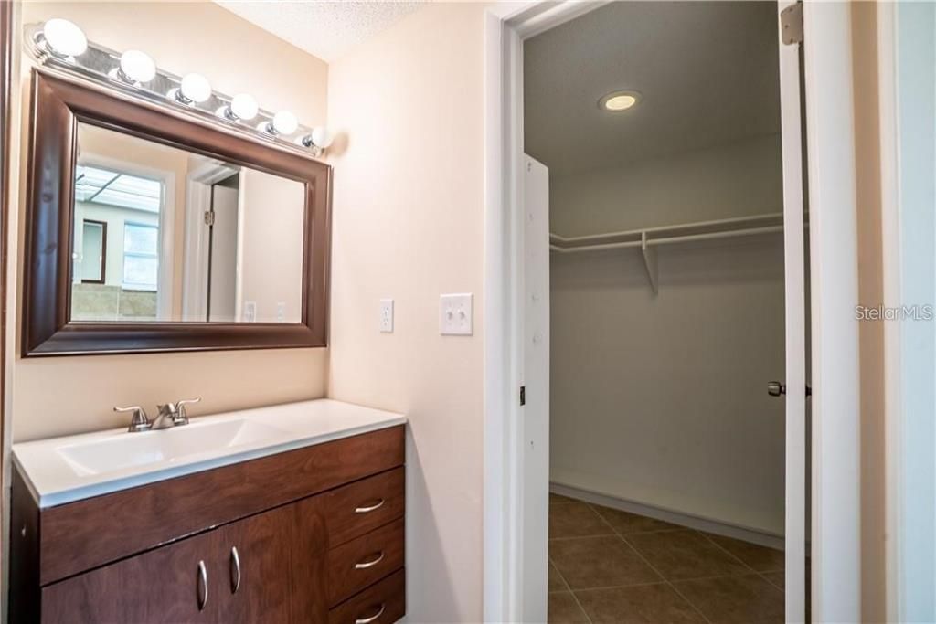 For Rent: $2,100 (3 beds, 2 baths, 1519 Square Feet)