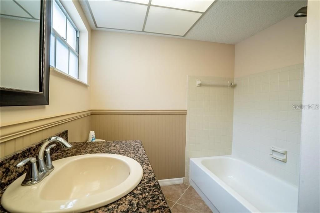 For Rent: $2,100 (3 beds, 2 baths, 1519 Square Feet)