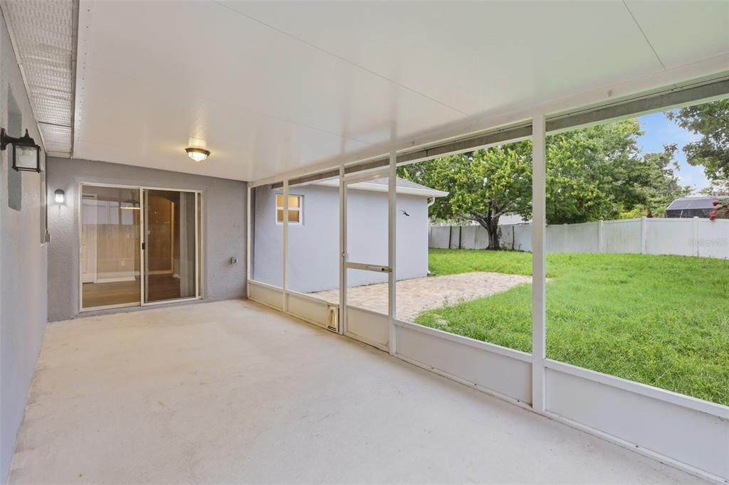 Activo con contrato: $396,500 (4 camas, 2 baños, 2088 Pies cuadrados)