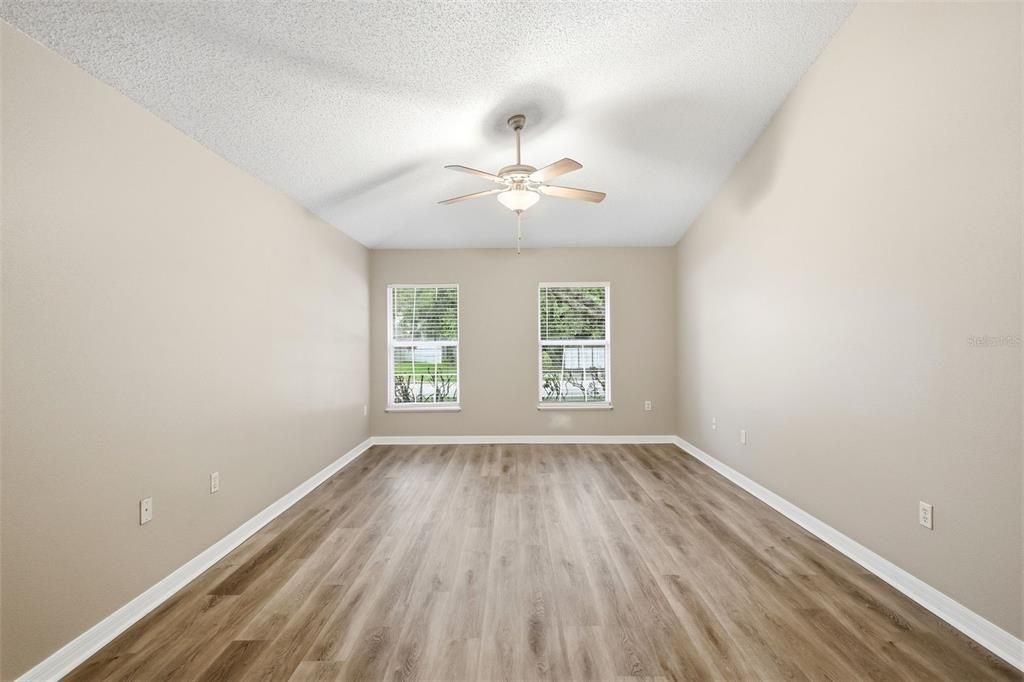 Activo con contrato: $396,500 (4 camas, 2 baños, 2088 Pies cuadrados)