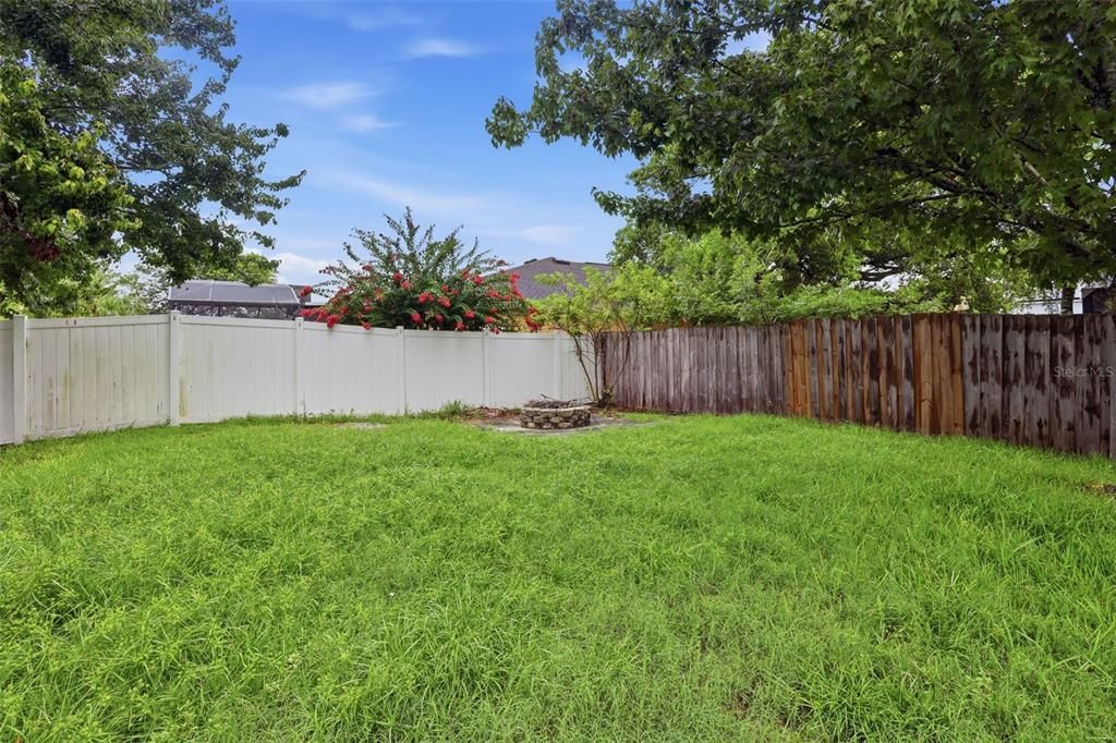 Activo con contrato: $396,500 (4 camas, 2 baños, 2088 Pies cuadrados)