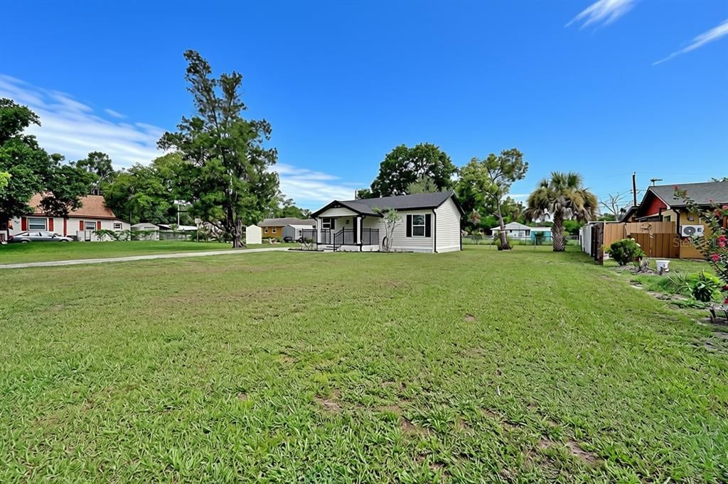 Active With Contract: $240,000 (2 beds, 1 baths, 776 Square Feet)