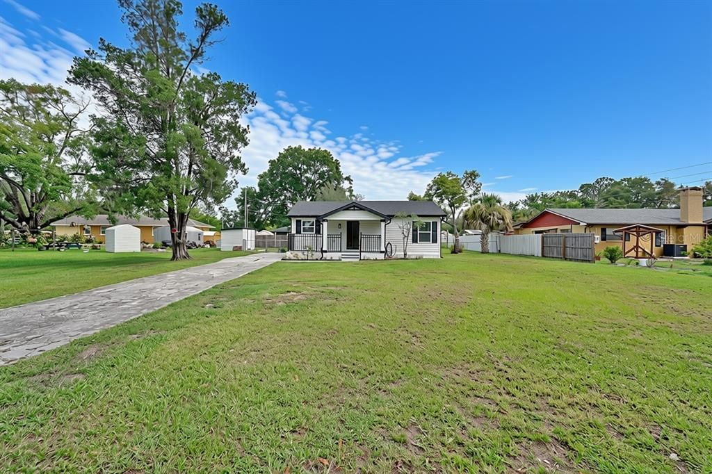 Active With Contract: $240,000 (2 beds, 1 baths, 776 Square Feet)