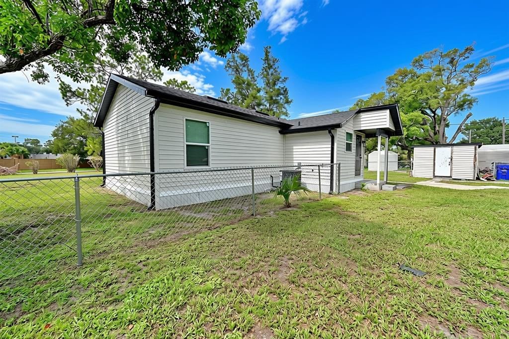 Active With Contract: $240,000 (2 beds, 1 baths, 776 Square Feet)