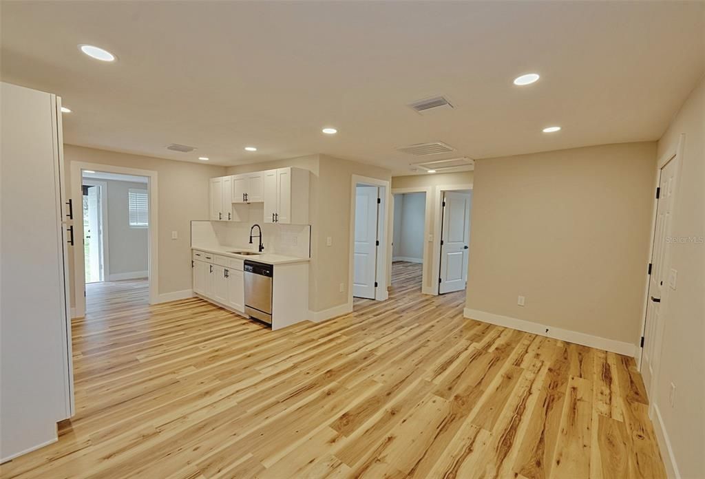 Active With Contract: $240,000 (2 beds, 1 baths, 776 Square Feet)