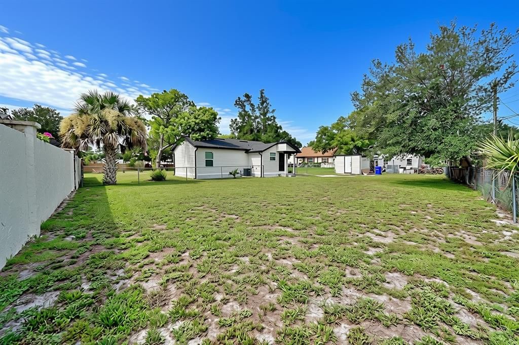 Active With Contract: $240,000 (2 beds, 1 baths, 776 Square Feet)