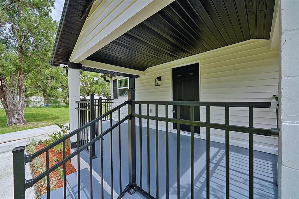 Active With Contract: $240,000 (2 beds, 1 baths, 776 Square Feet)