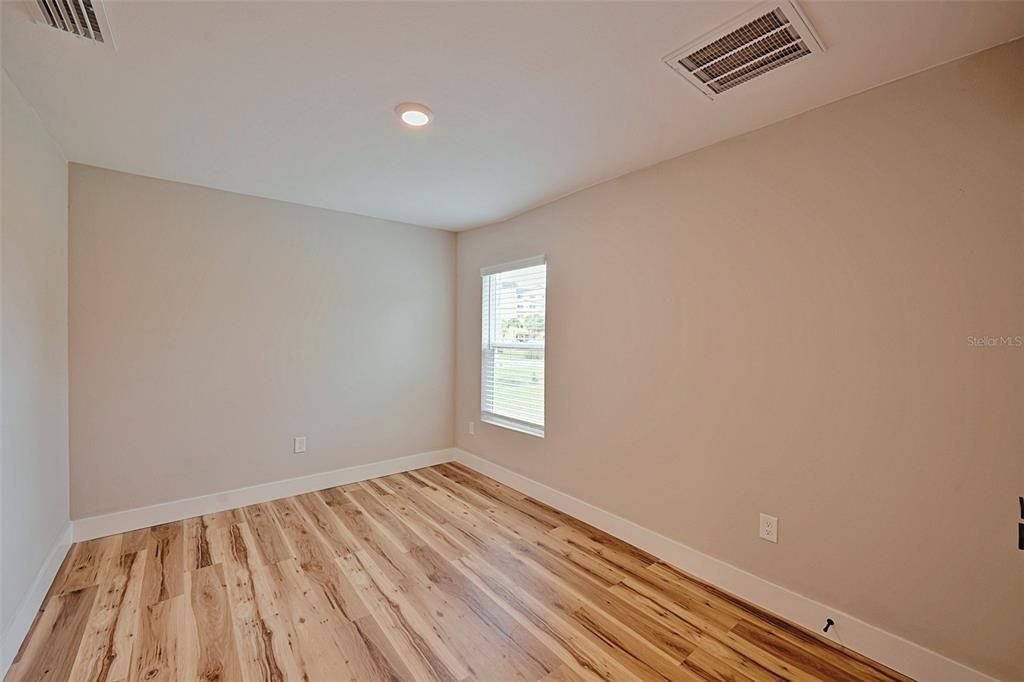 Active With Contract: $240,000 (2 beds, 1 baths, 776 Square Feet)
