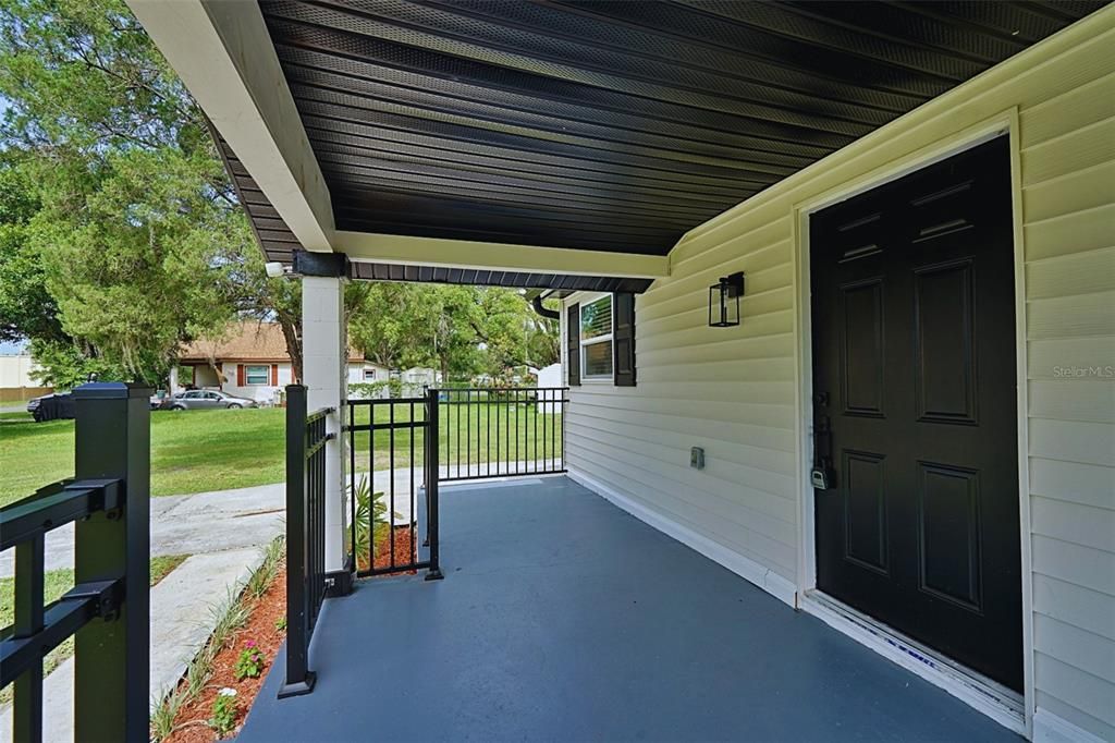 Active With Contract: $240,000 (2 beds, 1 baths, 776 Square Feet)